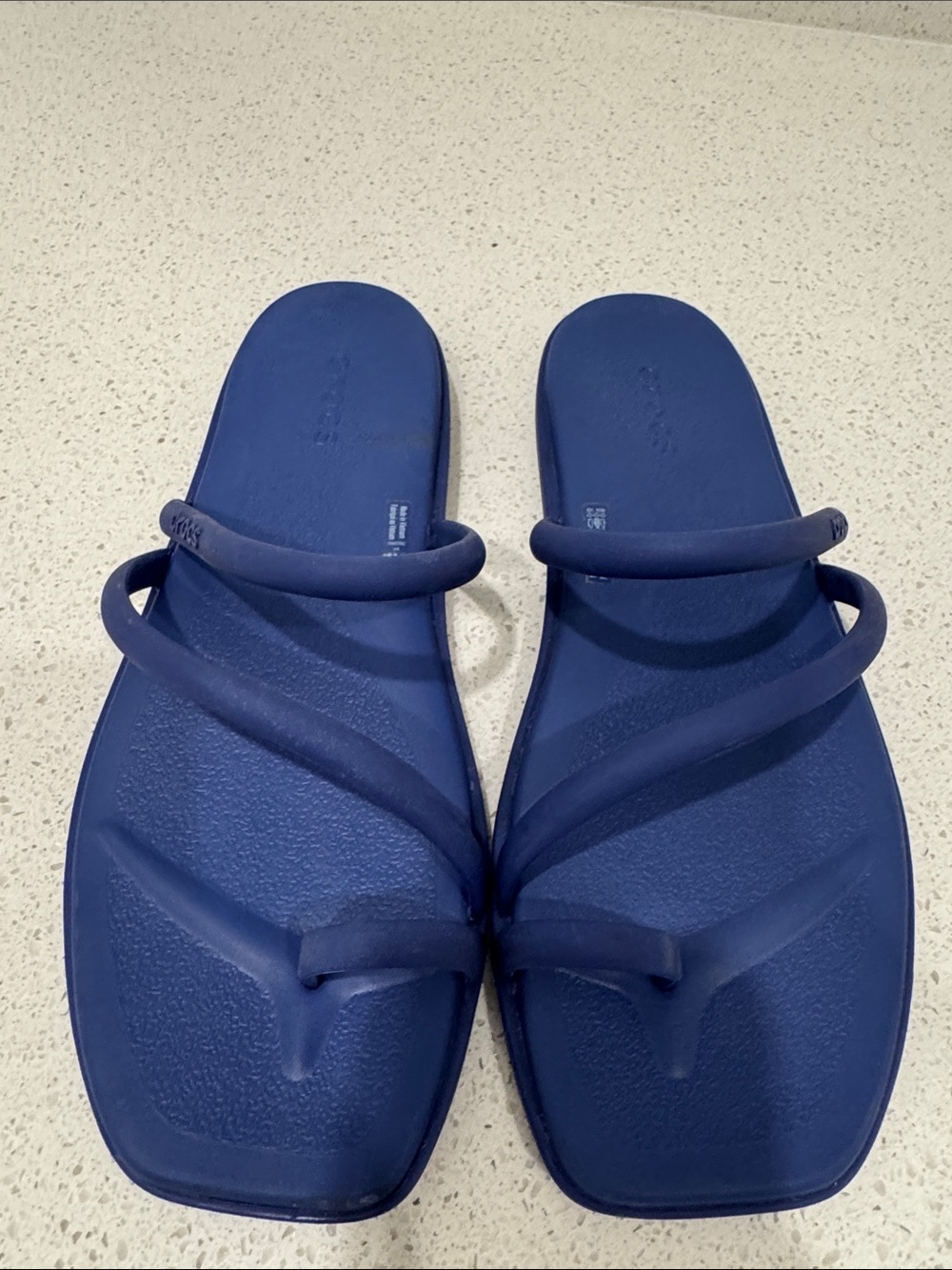 CROCS Miami toe loop sandals